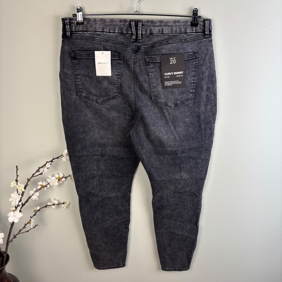 Forever 21+ Black Wash Curvy Skinny Jean NWT Size 20 - Picture 4 of 5
